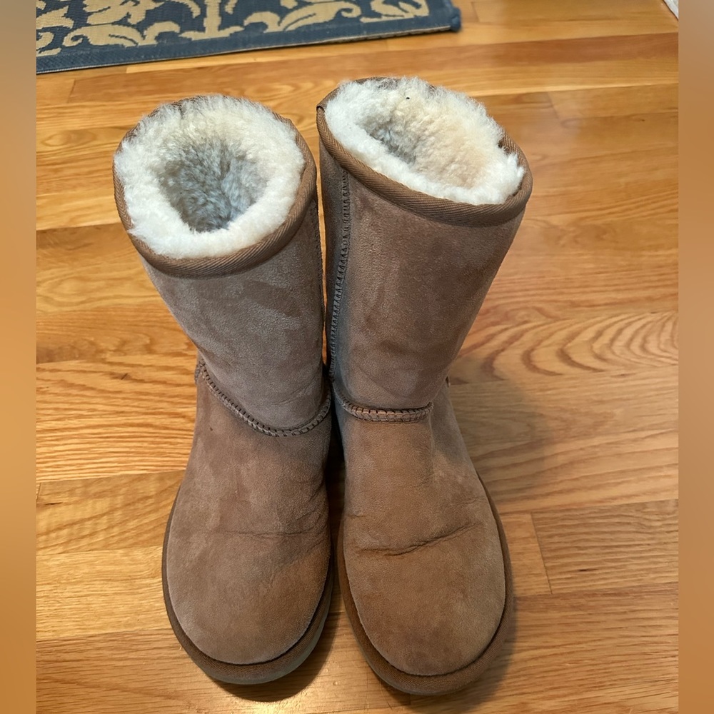 UGG women's classic short II